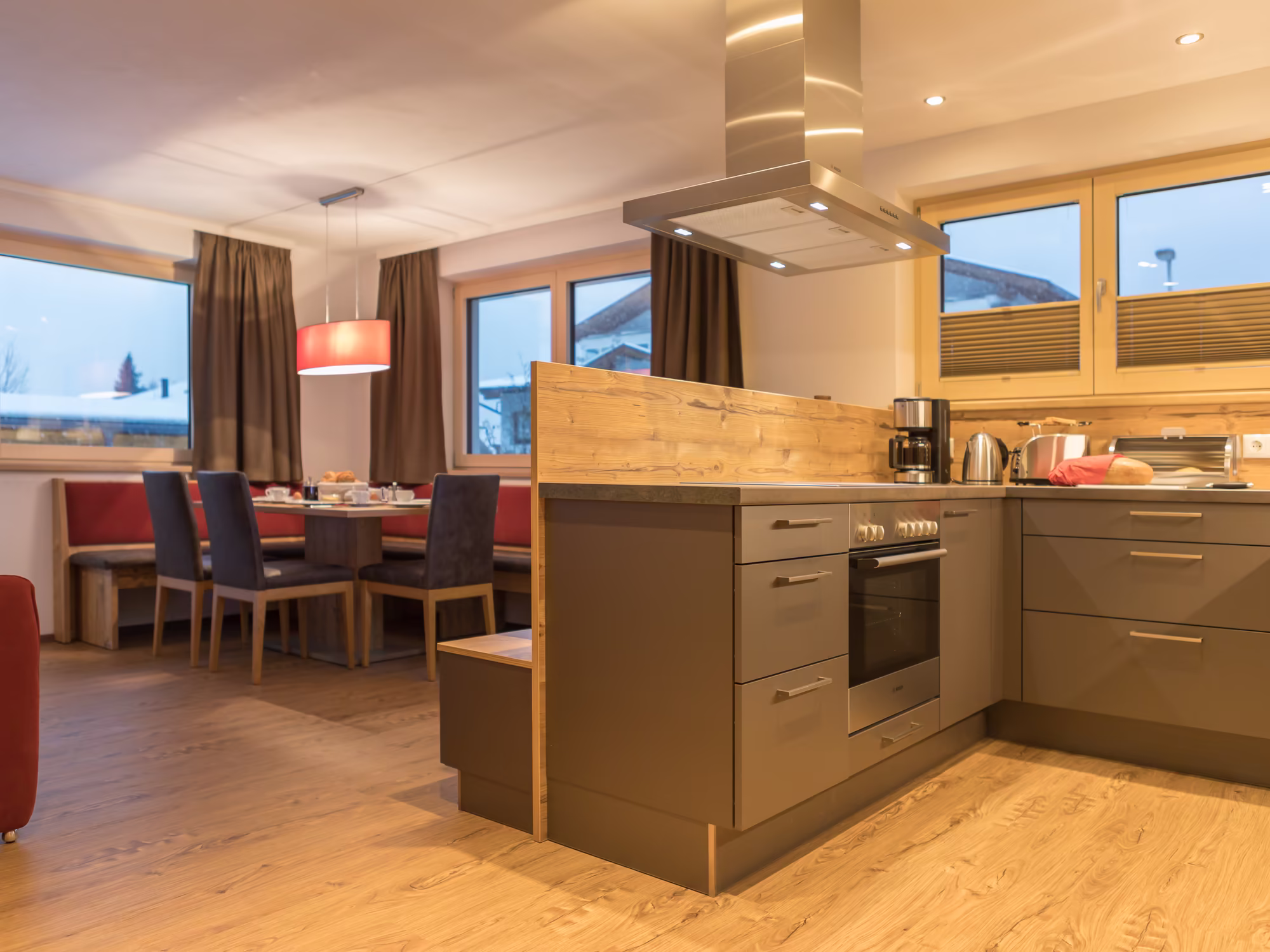 Küche & Esszimmer - Ferienwohnung Sonnenschein, Herzblut Appartements Mayrhofen